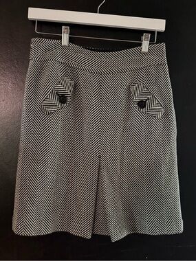 Ann Taylor LOFT Black & White Chevron A-Line Skirt – Size 2